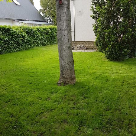 Csalad-Barat Apartman バラトンレッレ エクステリア 写真