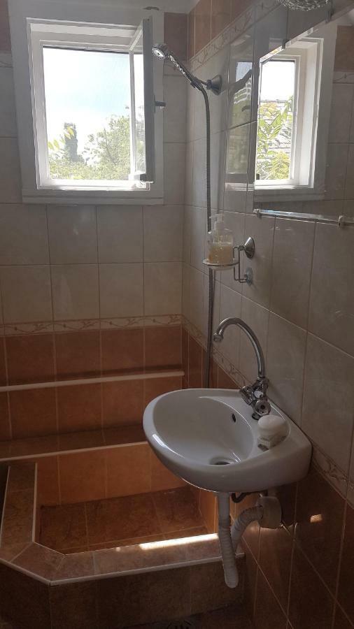 Csalad-Barat Apartman バラトンレッレ エクステリア 写真