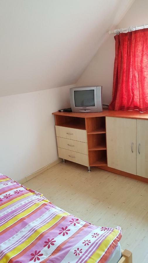 Csalad-Barat Apartman バラトンレッレ エクステリア 写真