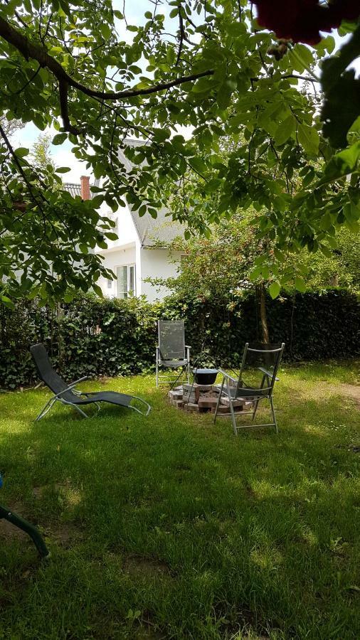 Csalad-Barat Apartman バラトンレッレ エクステリア 写真